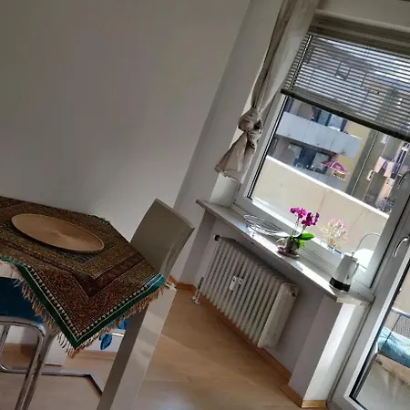 Stylish With Balcony In A Location & Near Oktoberfest 홈스테이 뮌헨